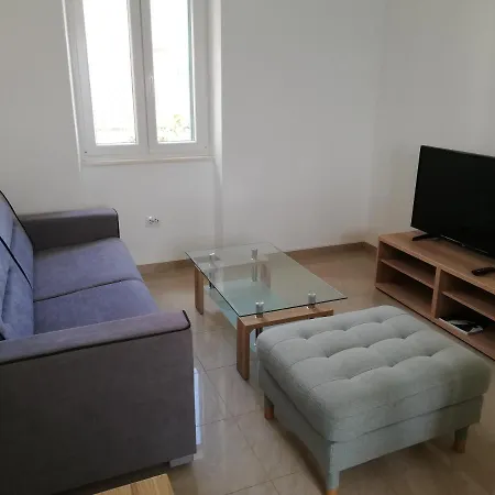 Rot Apartment *