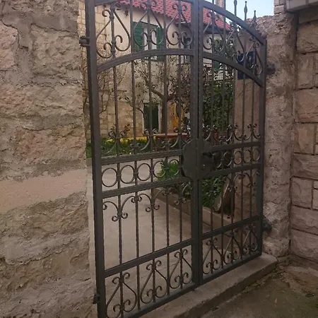 Apartament Rot *