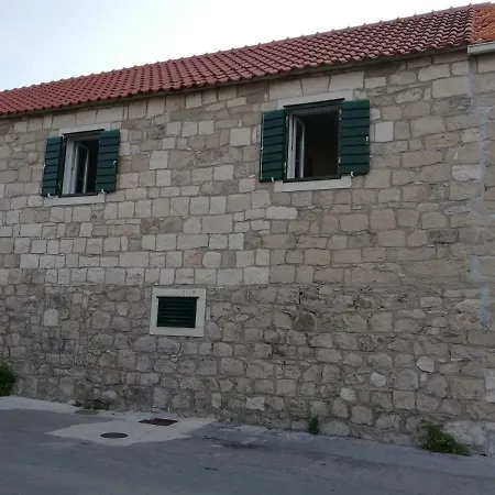 Rot Apartment *